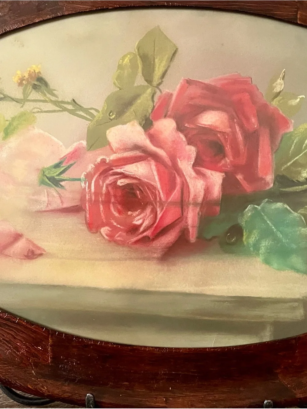 Vintage Oval Floral Artwork Pink And Red Roses Set Within Dark Wood Frame 15/23”